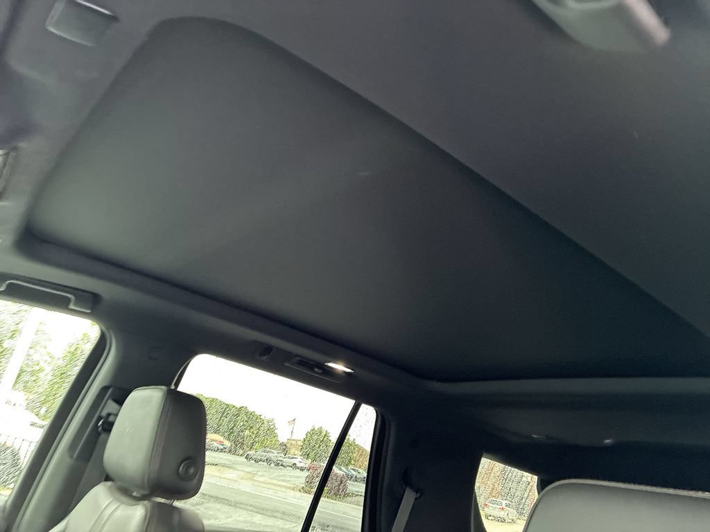 Used 2022 Chevrolet Tahoe RST w/ Luxury Package AWD/4WD image 18