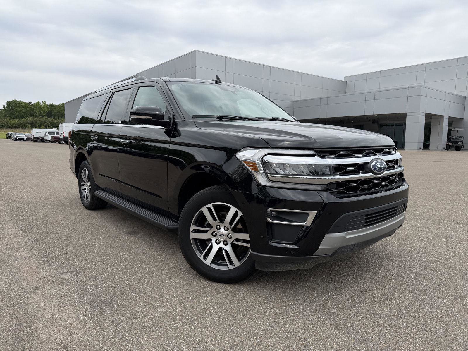 Used 2024 Ford Expedition Max Limited RWD image 3
