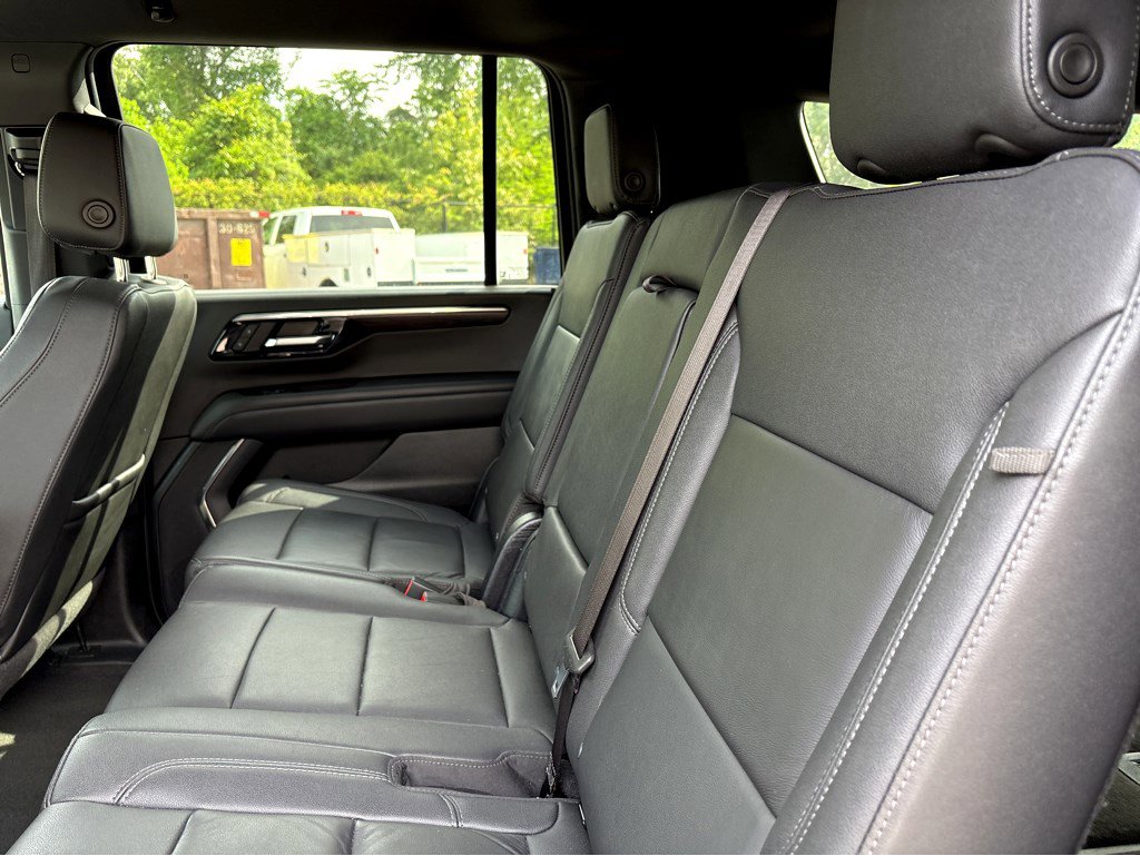 Certified 2025 Chevrolet Suburban LT AWD/4WD image 16