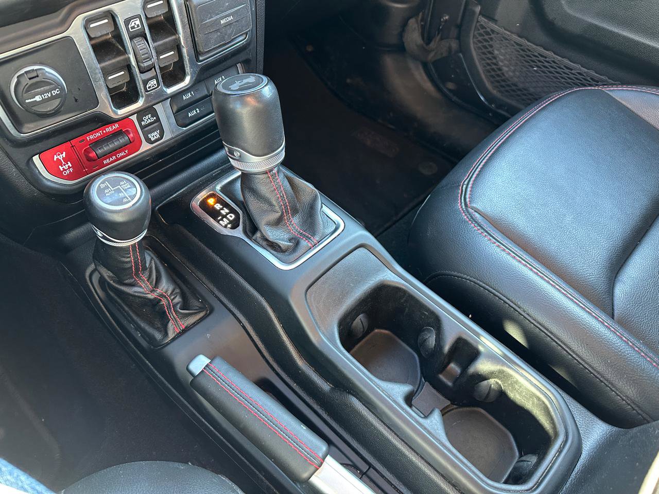 Used 2022 Jeep Wrangler Unlimited Rubicon w/ LED Lighting Group AWD/4WD image 18