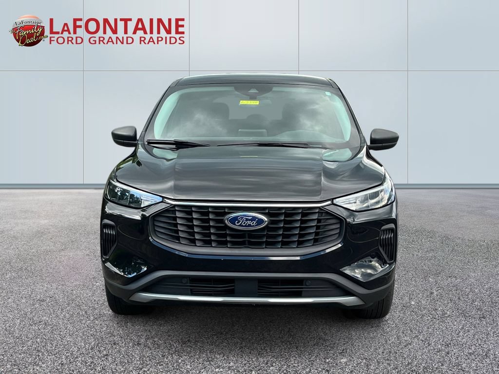 Used 2023 Ford Escape Active AWD/4WD image 2