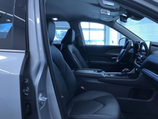 Used 2025 Toyota Grand Highlander AWD image 25