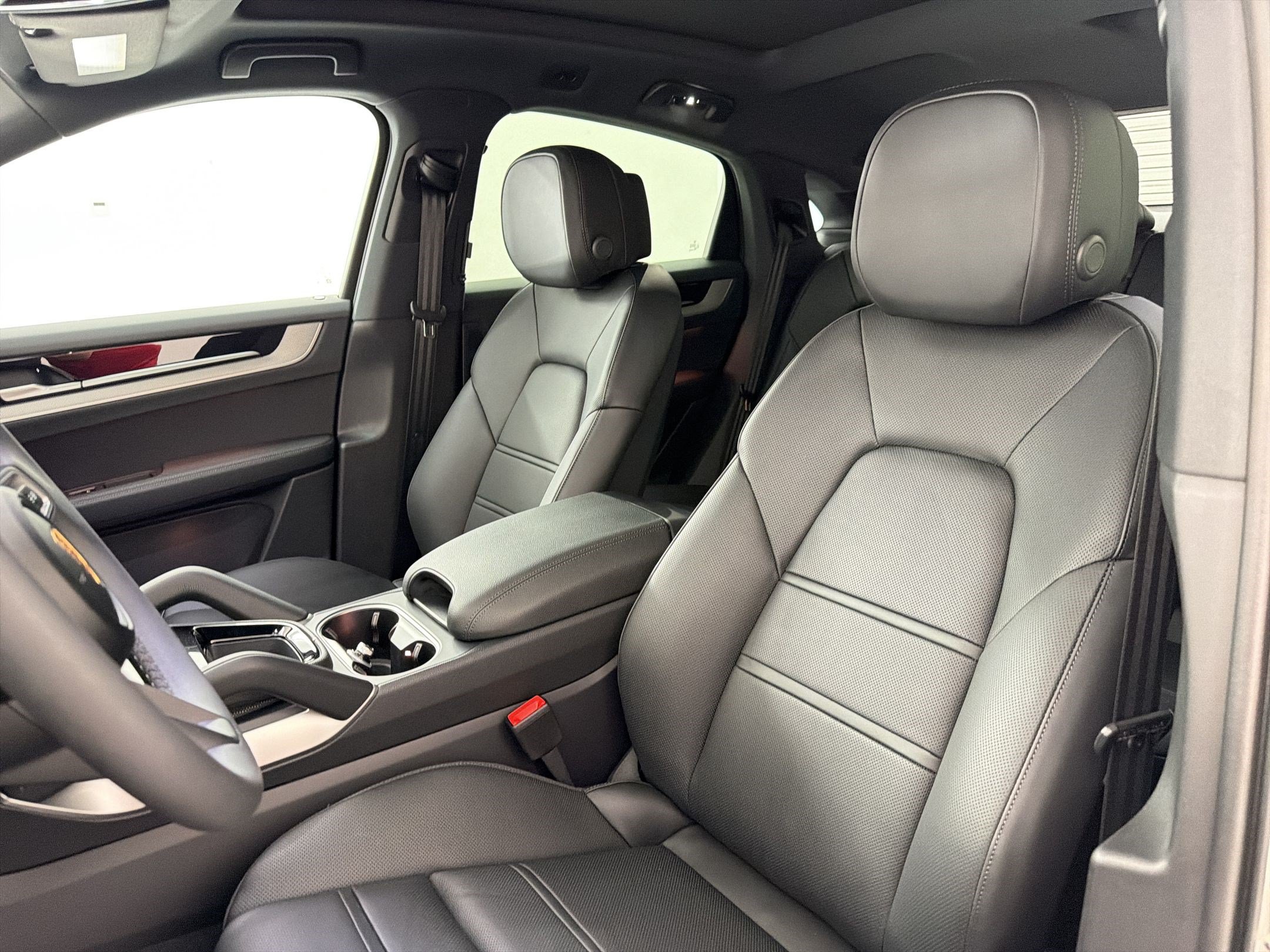 New 2026 Porsche Cayenne Coupe AWD/4WD image 5