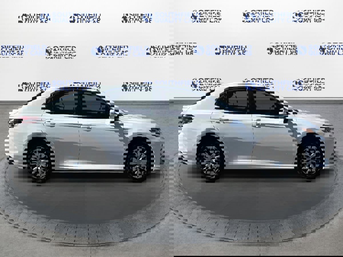 Used 2023 Toyota Camry LE image 8