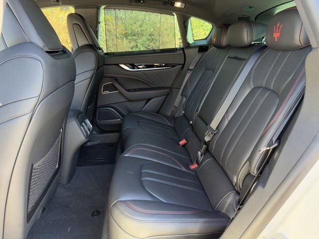 Used 2024 Maserati Levante GT Ultima image 32