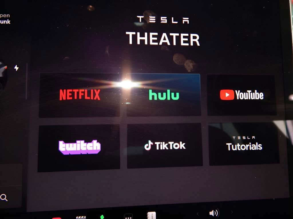 Used 2025 Tesla Model Y Long Range image 26