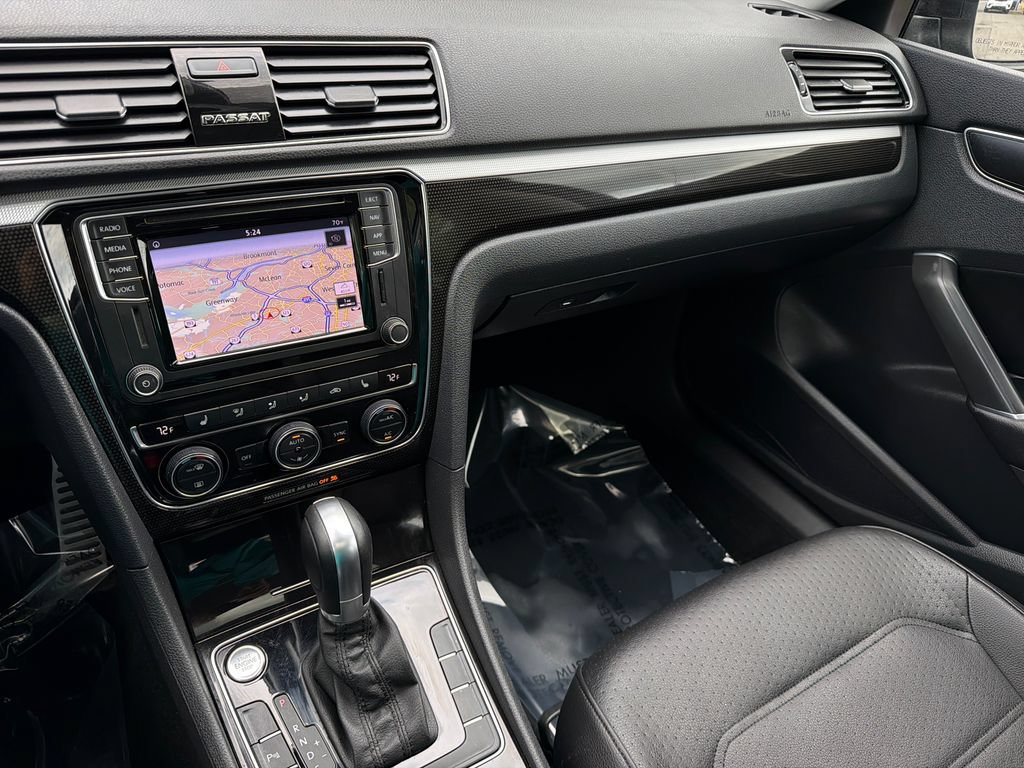 Used 2019 Volkswagen Passat 2.0T SE R-Line FWD image 18