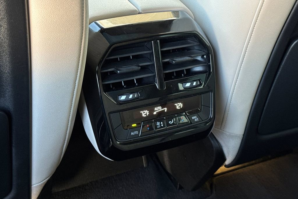 Used 2023 BMW iX xDrive50 image 13