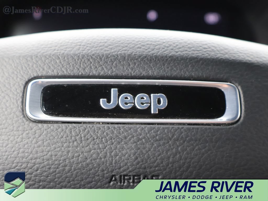 Used 2025 Jeep Grand Cherokee Altitude AWD/4WD image 27