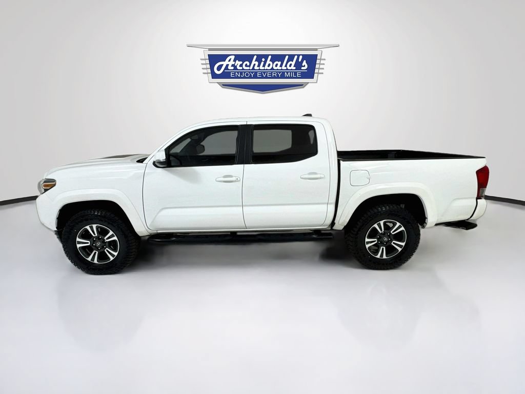 Used 2017 Toyota Tacoma TRD Sport AWD/4WD image 5