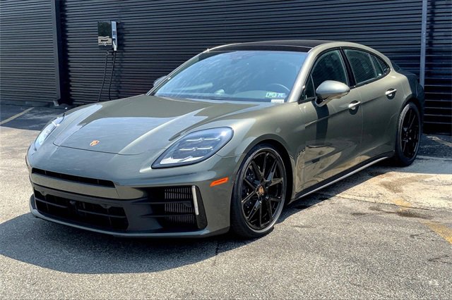 New 2025 Porsche Panamera 4