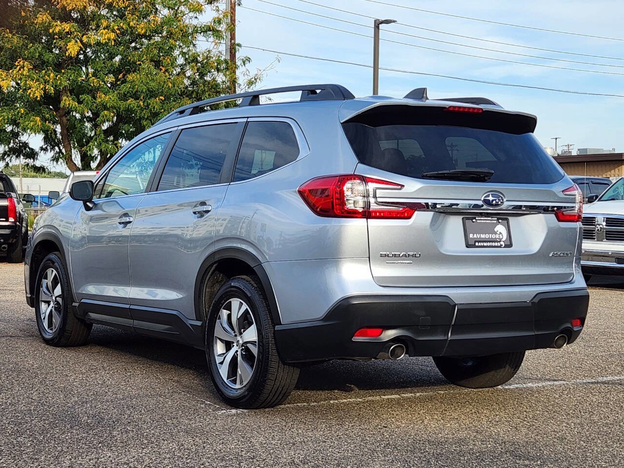 Used 2023 Subaru Ascent Premium image 7