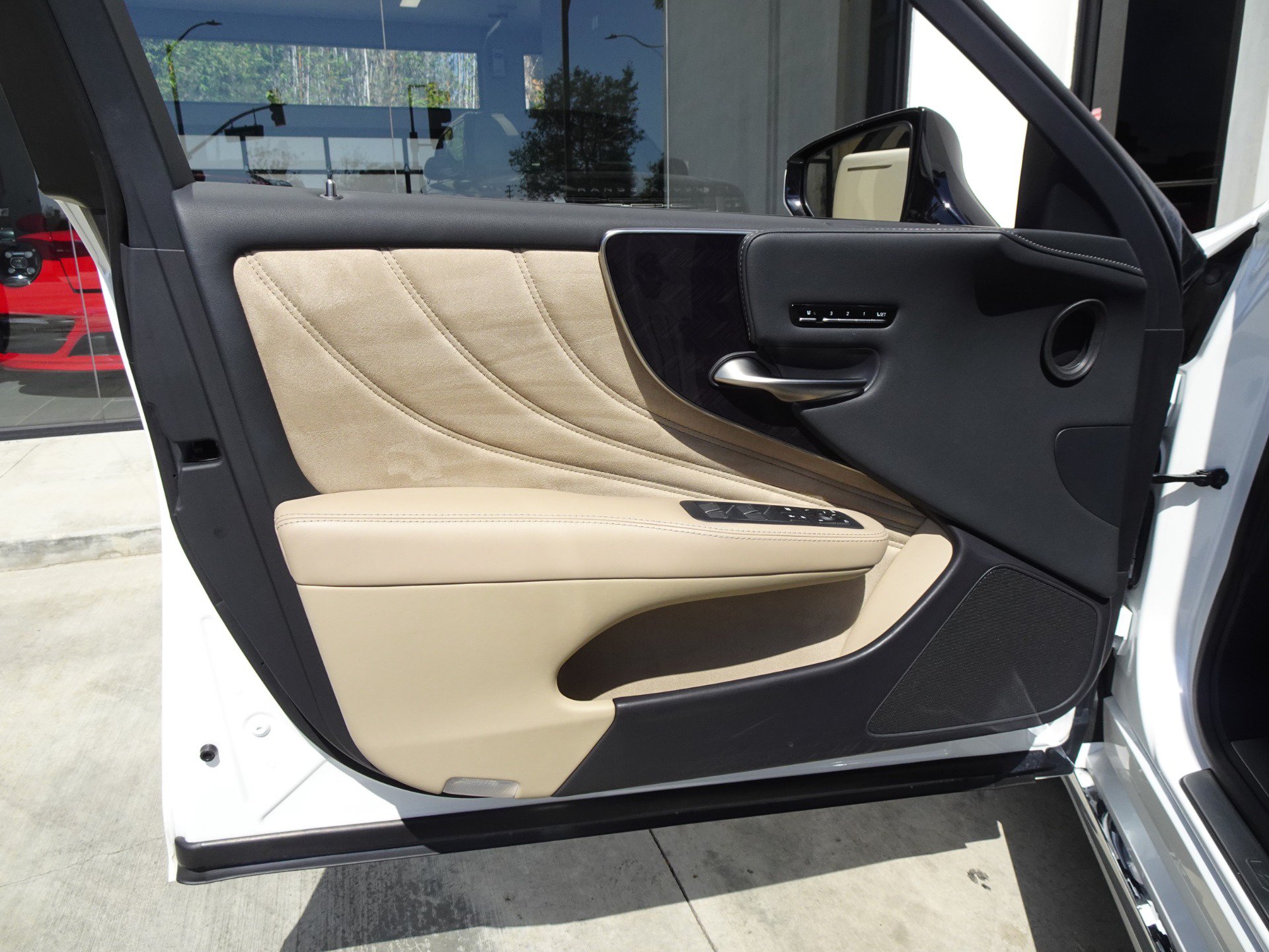Used 2021 Lexus LS 500 RWD image 14