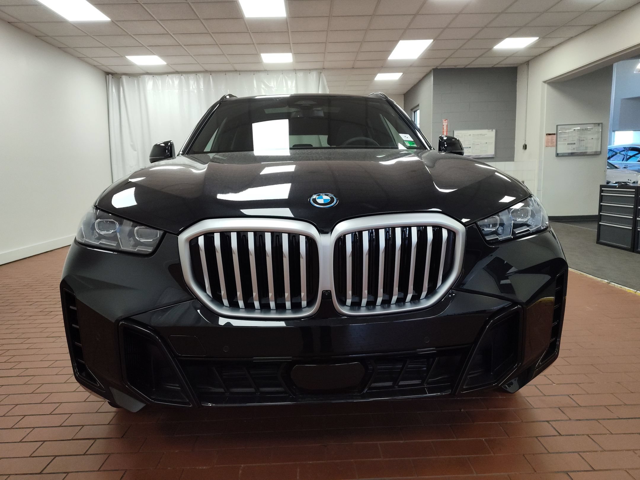Used 2026 BMW X5 xDrive50e w/ M Sport Package AWD/4WD image 5