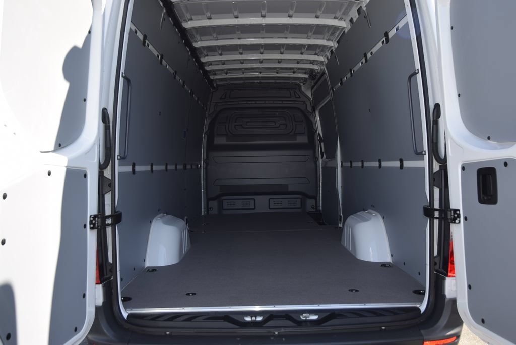 Used 2024 Mercedes-Benz eSprinter 170 Cargo image 17