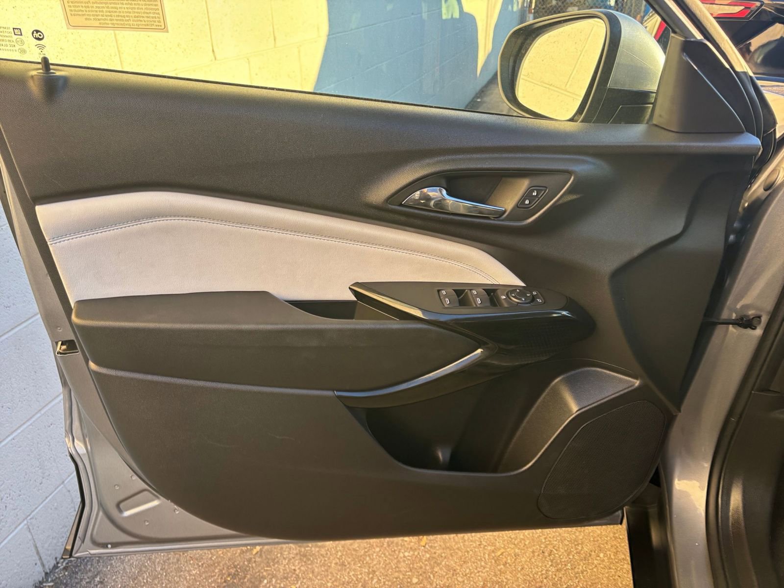 Used 2025 Chevrolet Trax LT image 20