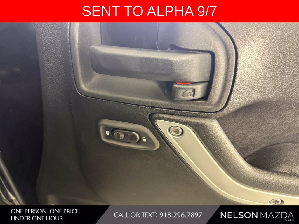 Used 2014 Jeep Wrangler Unlimited Rubicon w/ Connectivity Group AWD/4WD image 41