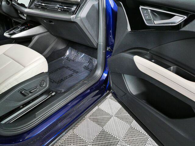 Used 2023 Audi Q4 e-tron Premium Plus w/ Premium Plus AWD/4WD image 27