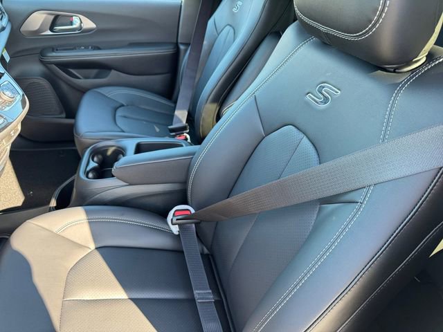 New 2026 Chrysler Pacifica Select w/ S Appearance Package image 12
