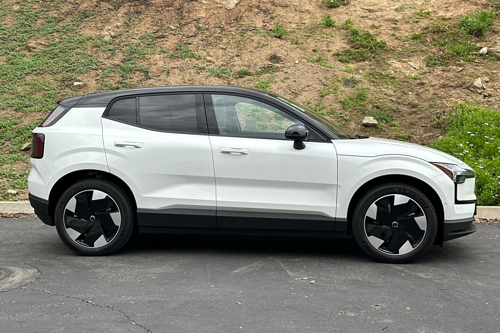 New 2026 Volvo EX30 Ultra AWD/4WD image 3