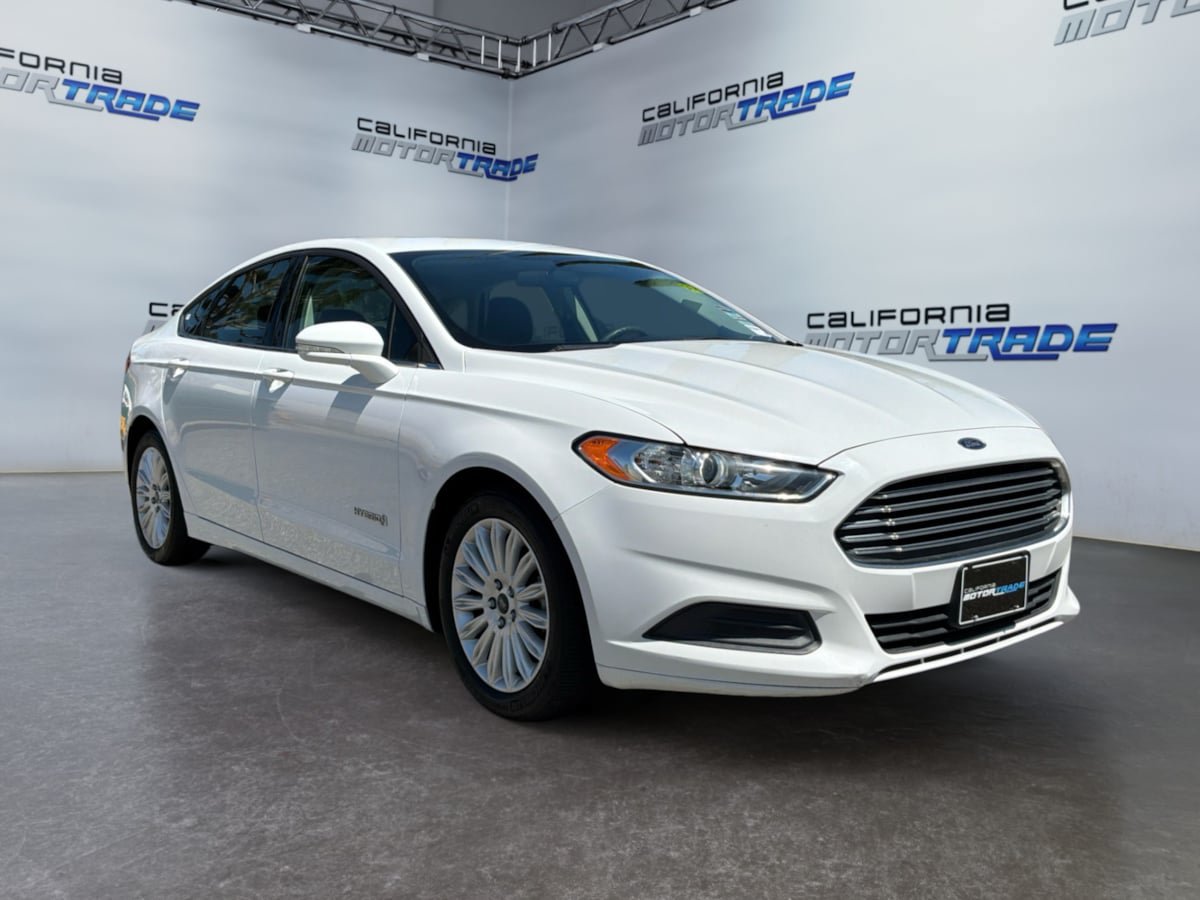 Used 2016 Ford Fusion SE FWD image 3