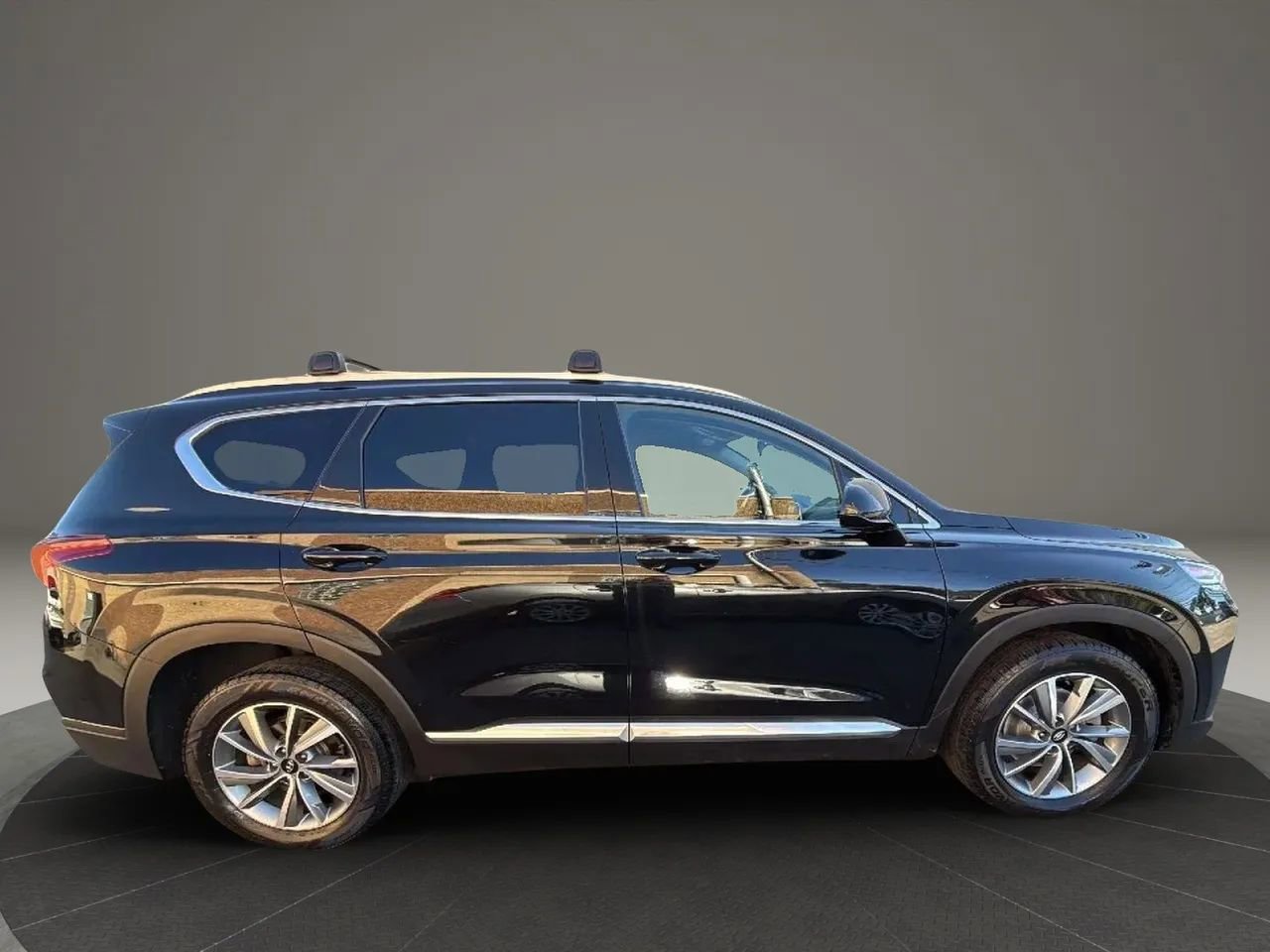 Used 2019 Hyundai Santa Fe SEL image 4