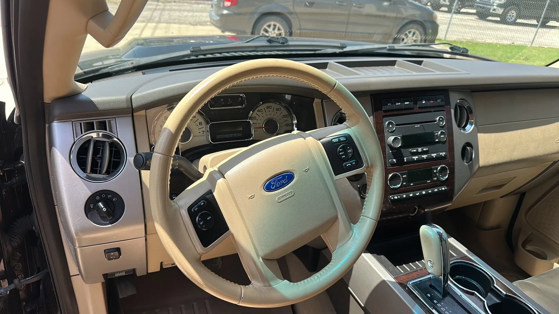 Used 2013 Ford Expedition XLT RWD image 19
