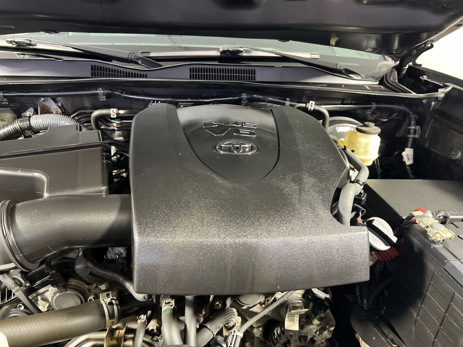 Used 2017 Toyota Tacoma TRD Sport image 28