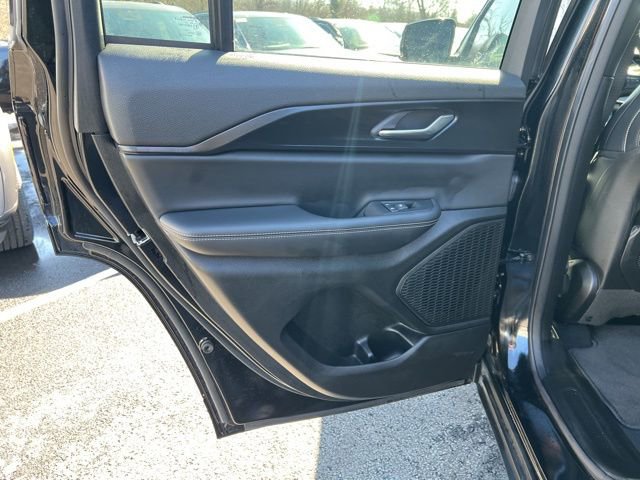 Used 2025 Jeep Grand Cherokee Altitude image 19