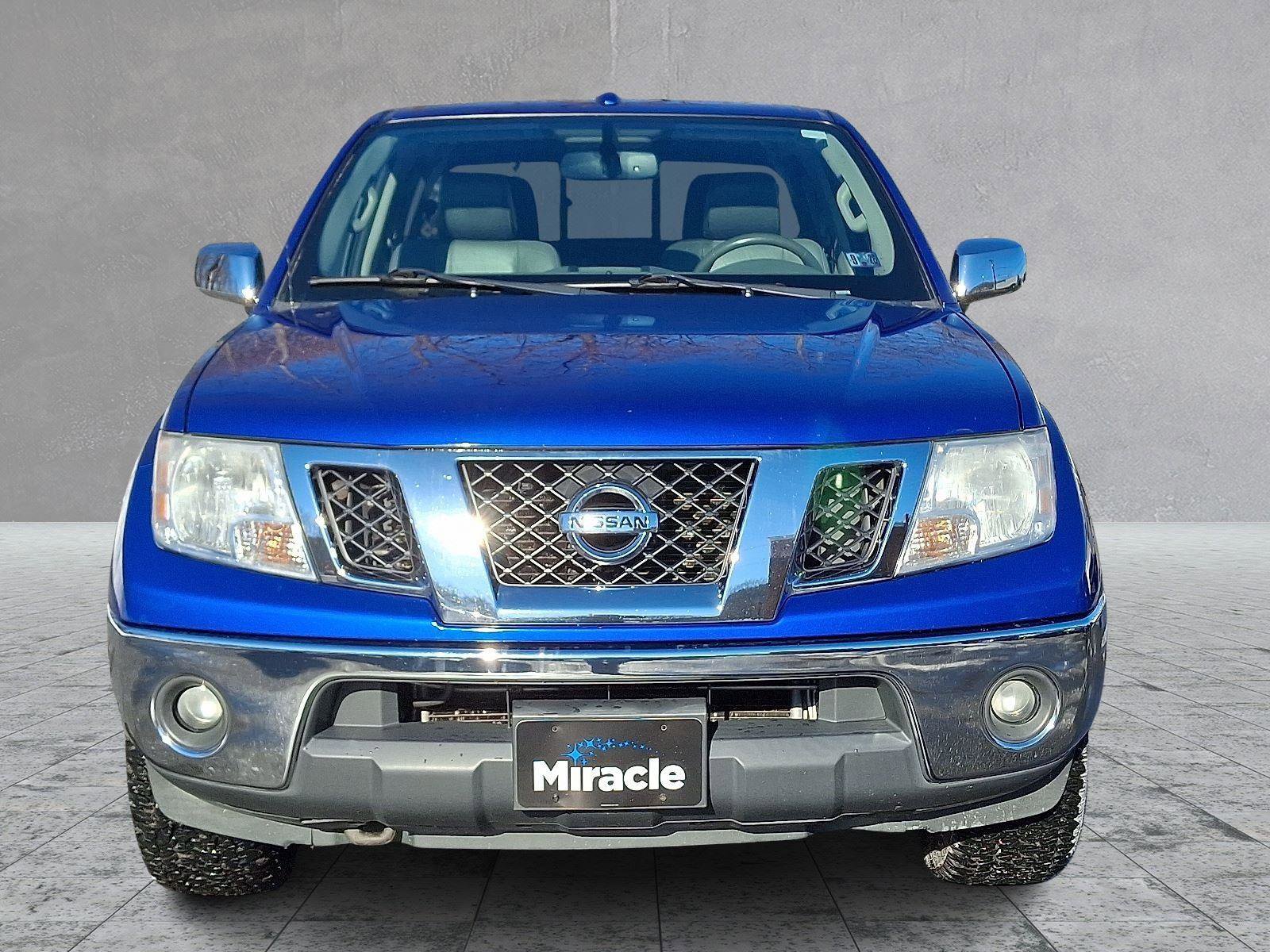 Used 2014 Nissan Frontier SL w/ SL Moonroof Package image 2