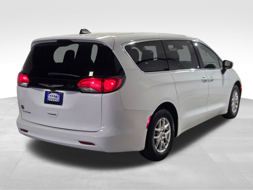 Certified 2023 Chrysler Voyager LX image 22