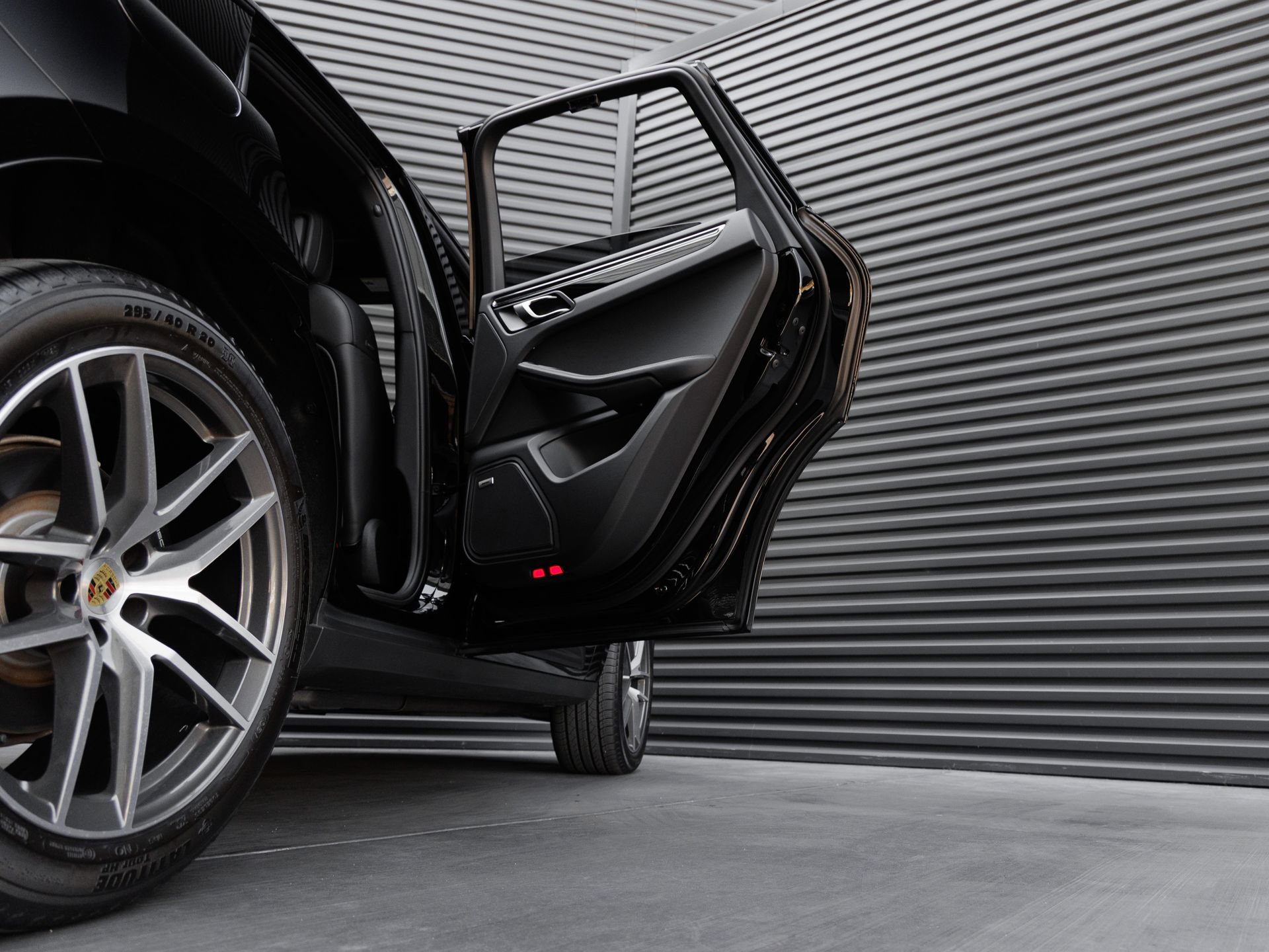 Certified 2026 Porsche Macan AWD/4WD image 33