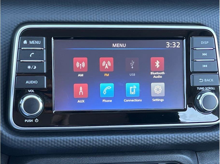 Used 2024 Nissan Kicks S image 12