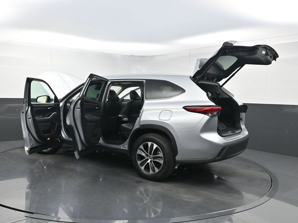 Used 2022 Toyota Highlander XLE image 40