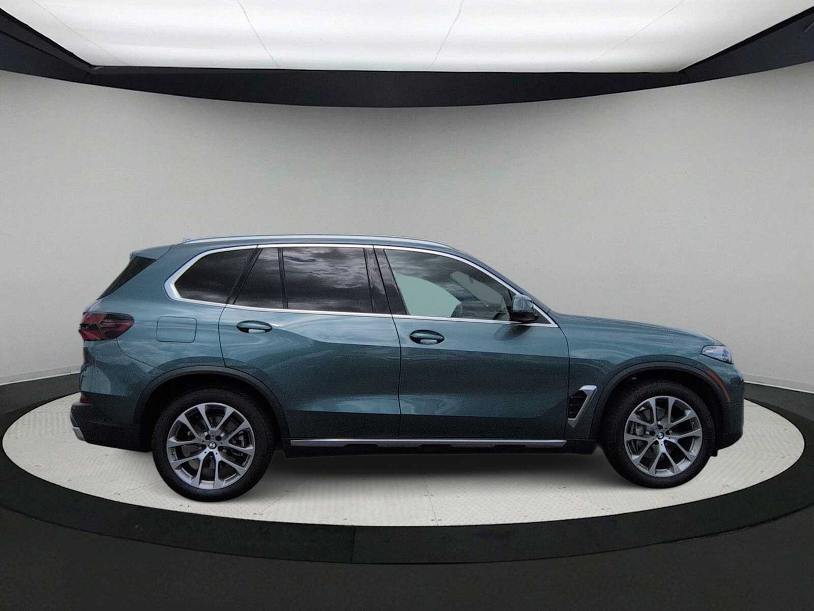 Used 2024 BMW X5 xDrive40i w/ Premium Package AWD/4WD image 9