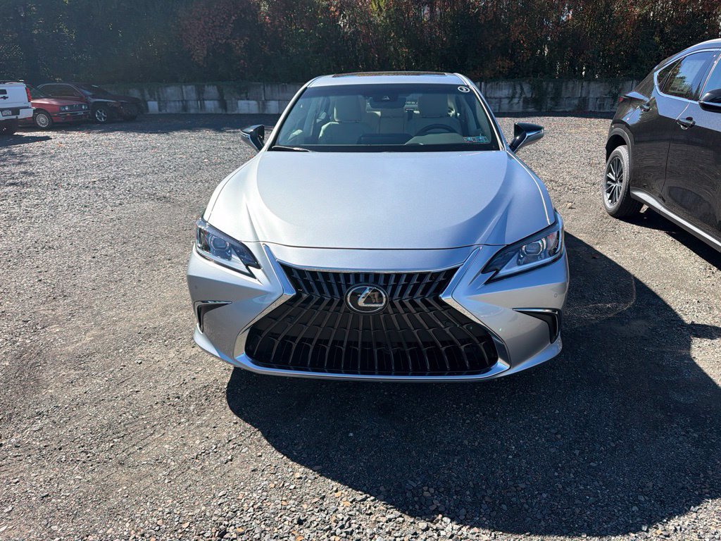 Used 2025 Lexus ES 300h w/ Premium Package FWD image 2