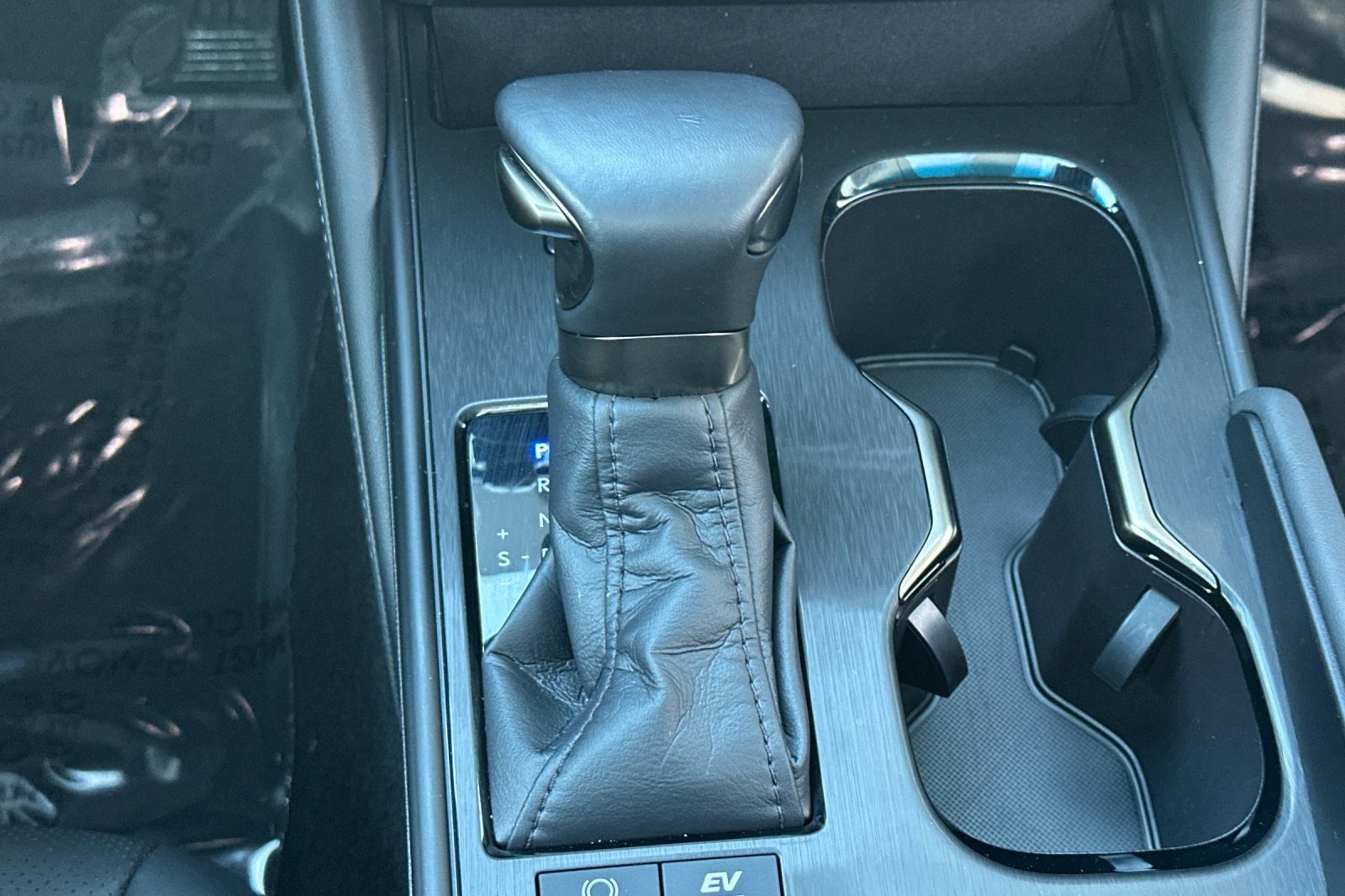 Certified 2025 Lexus ES 300h w/ Premium Package image 28