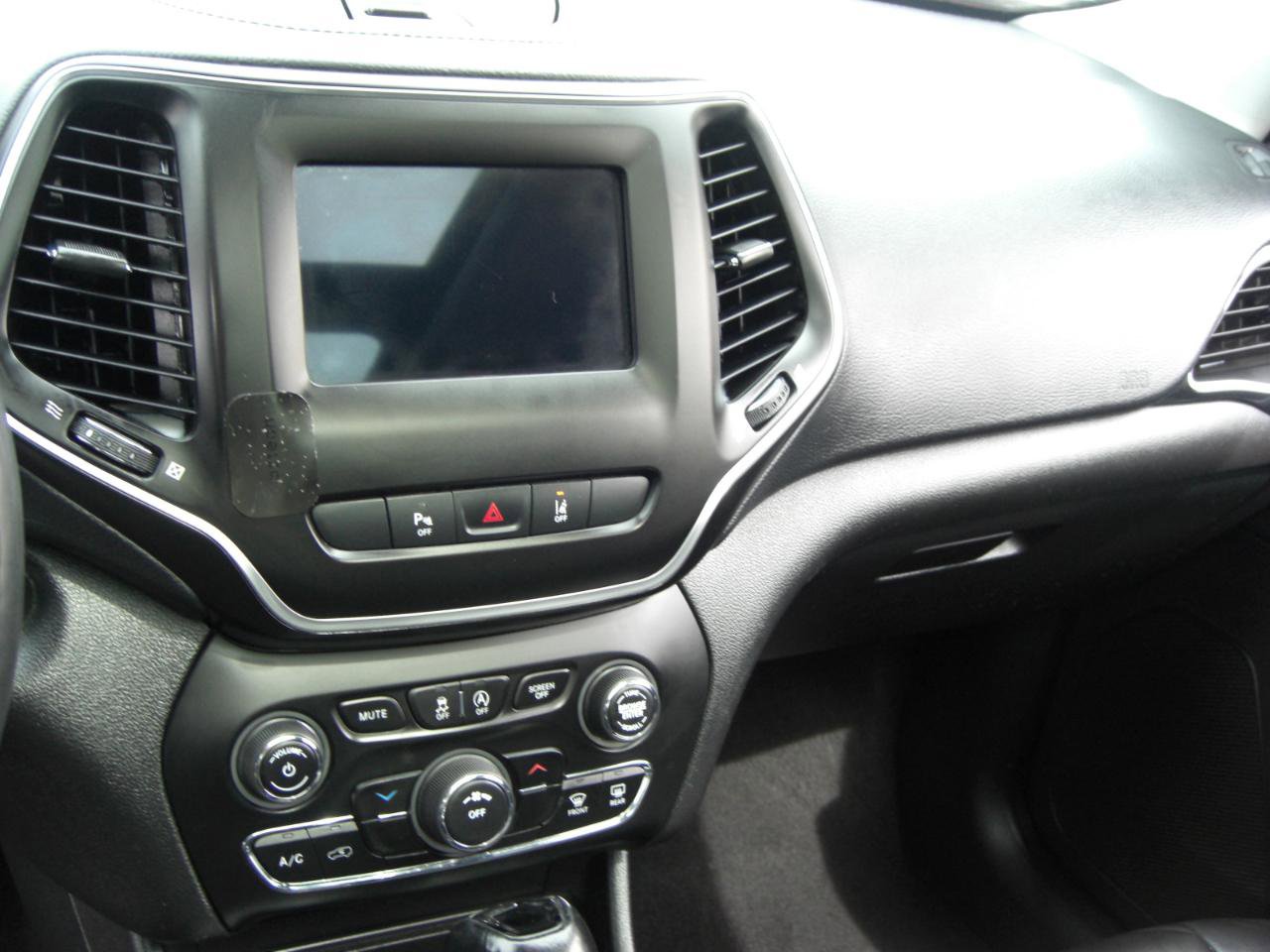 Used 2021 Jeep Cherokee Latitude Plus w/ Sun & Sound Group image 12