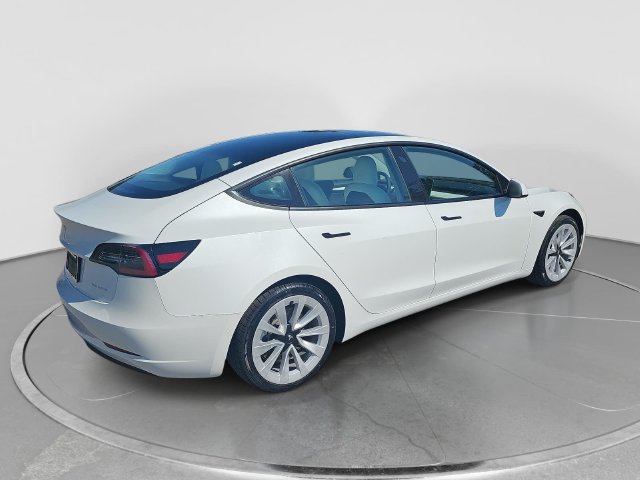 Used 2022 Tesla Model 3 Long Range AWD/4WD image 3