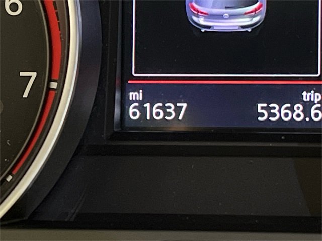 Used 2017 Volkswagen Golf S image 23