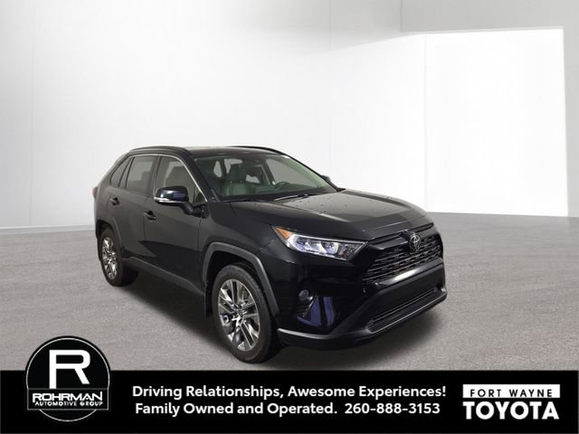 Used 2020 Toyota RAV4 XLE Premium image 5