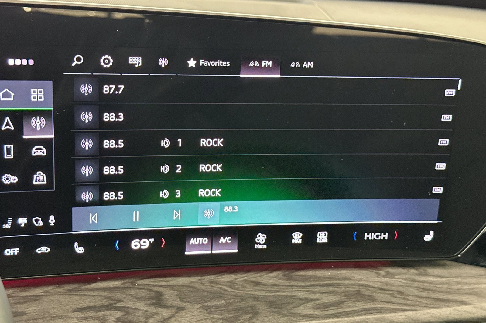 Used 2025 Audi Q5 Premium w/ Convenience Package image 17