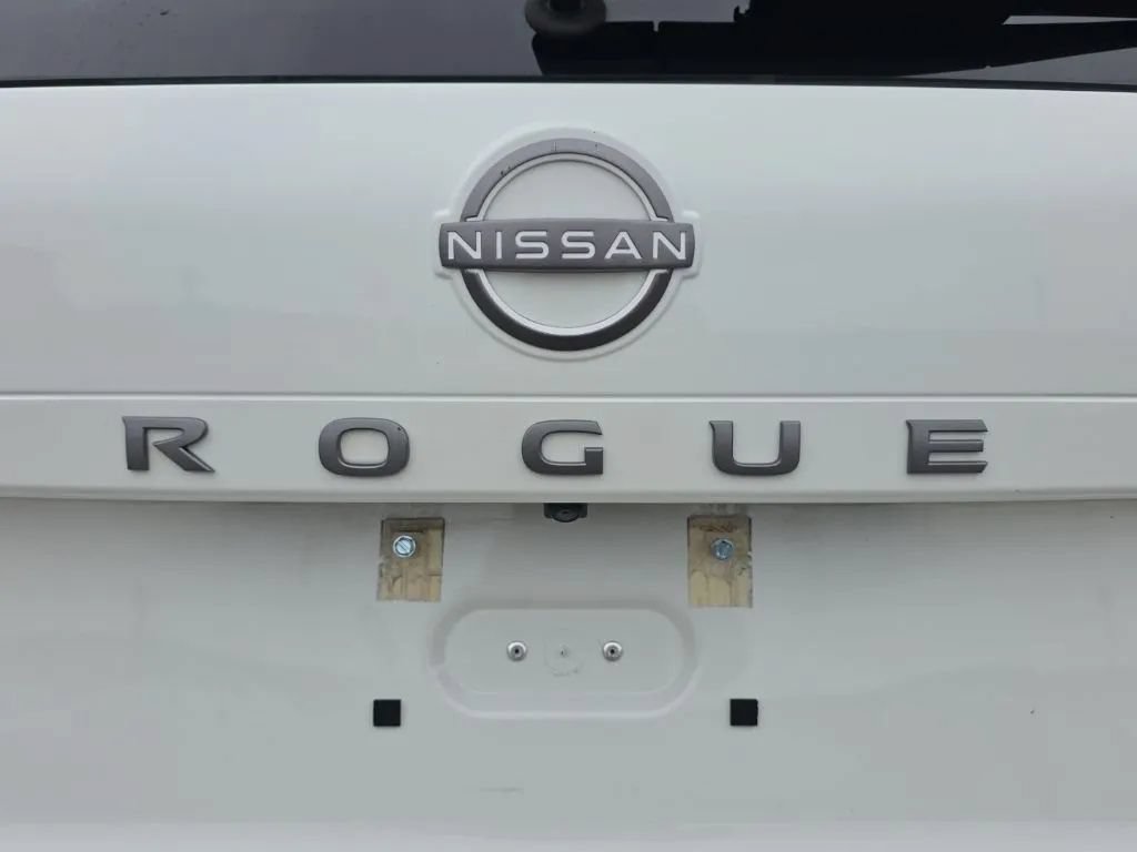 Used 2024 Nissan Rogue S FWD image 9