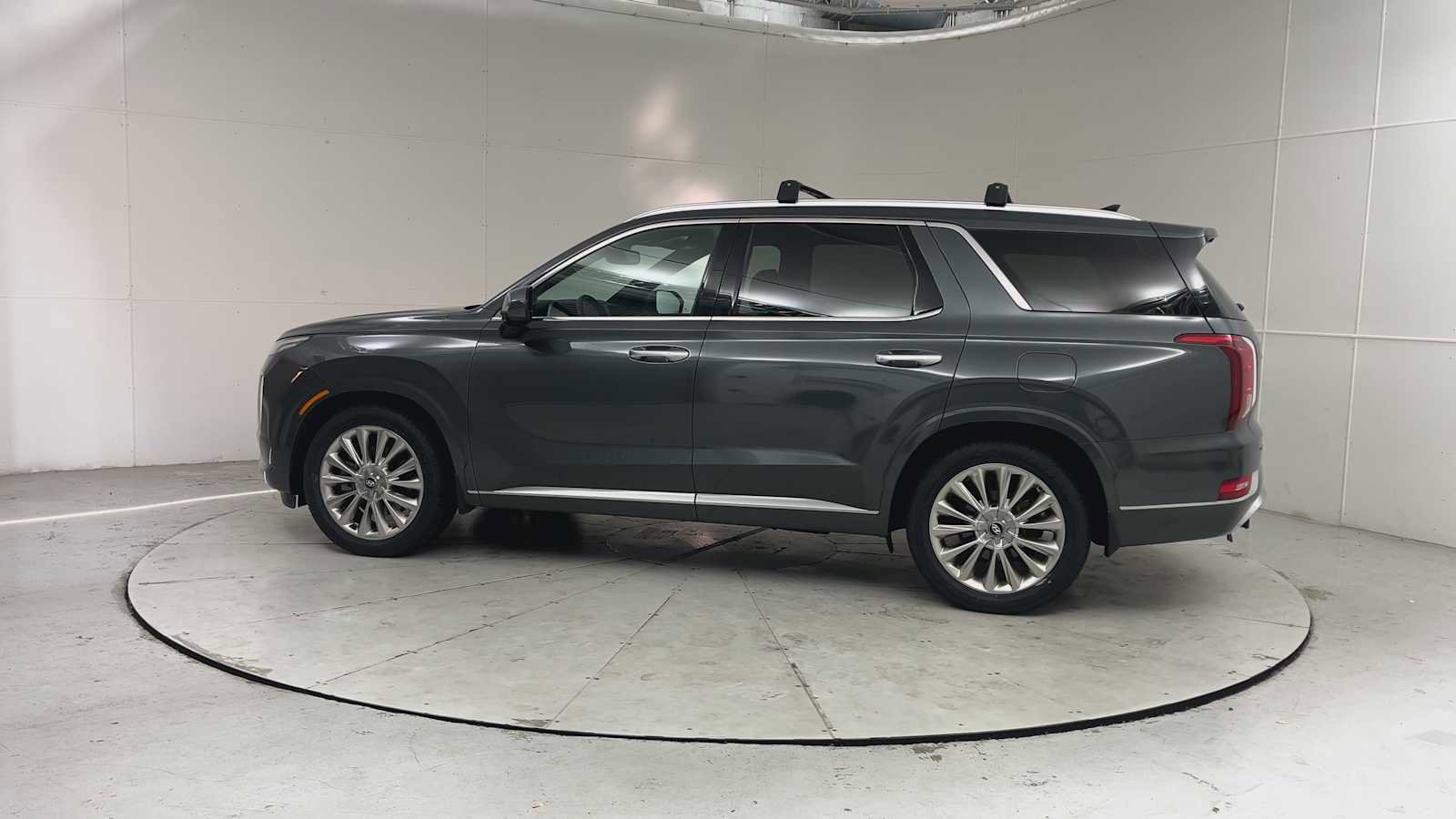 Used 2020 Hyundai Palisade Limited w/ Winter Weather Package AWD/4WD image 4
