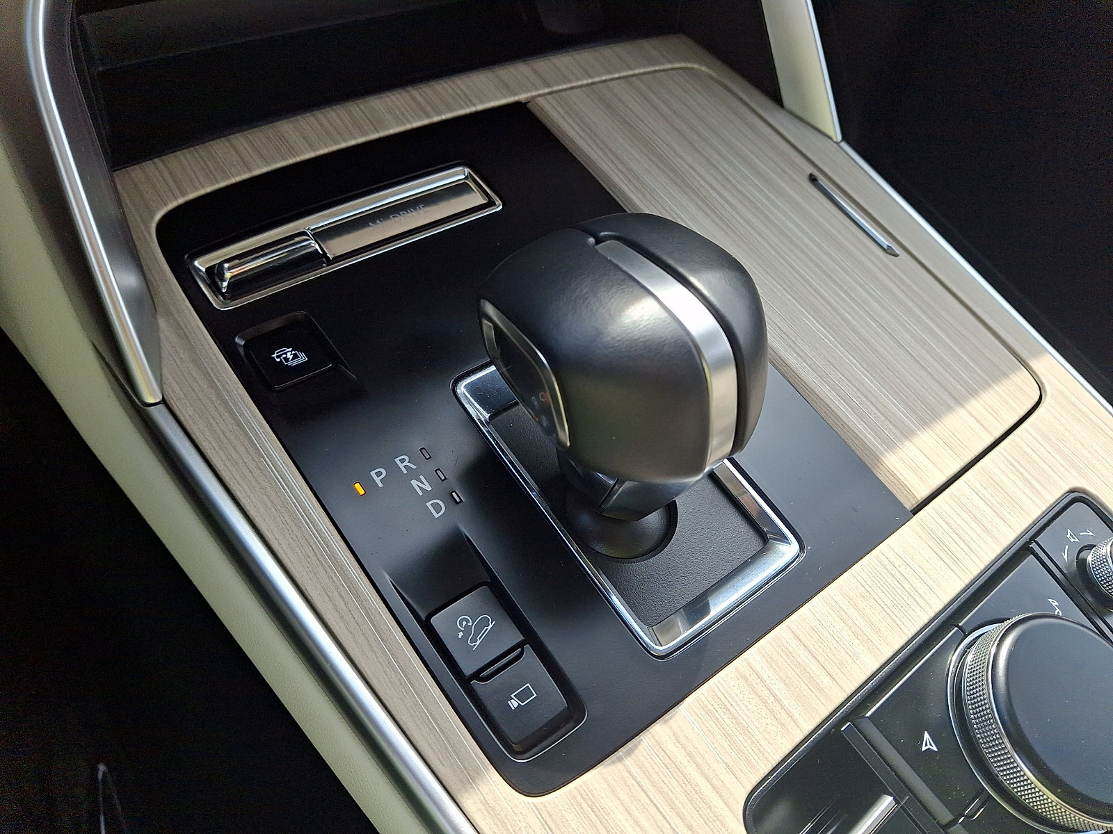 Certified 2025 MAZDA CX-90 Plug-In Hybrid w/ Premium Plus AWD/4WD image 19