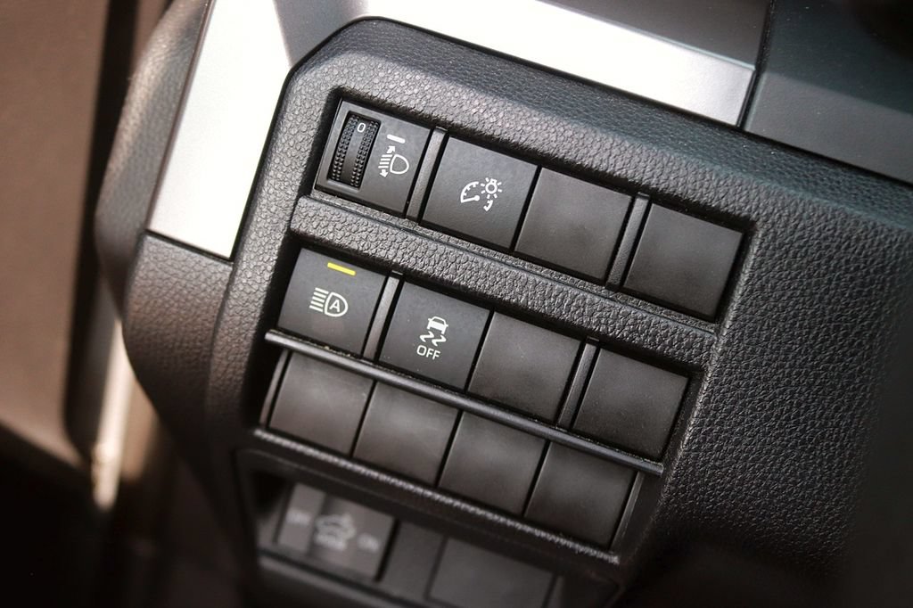Used 2025 Toyota Tacoma TRD Off-Road AWD/4WD image 26