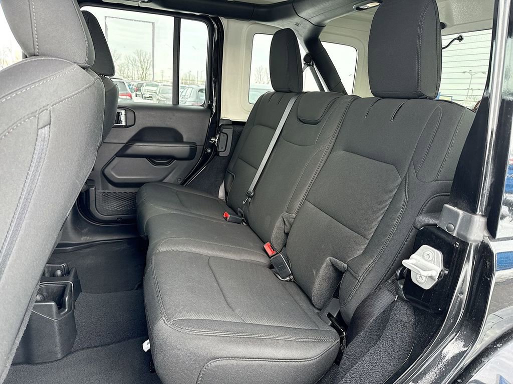 Used 2022 Jeep Wrangler Unlimited Sahara image 23