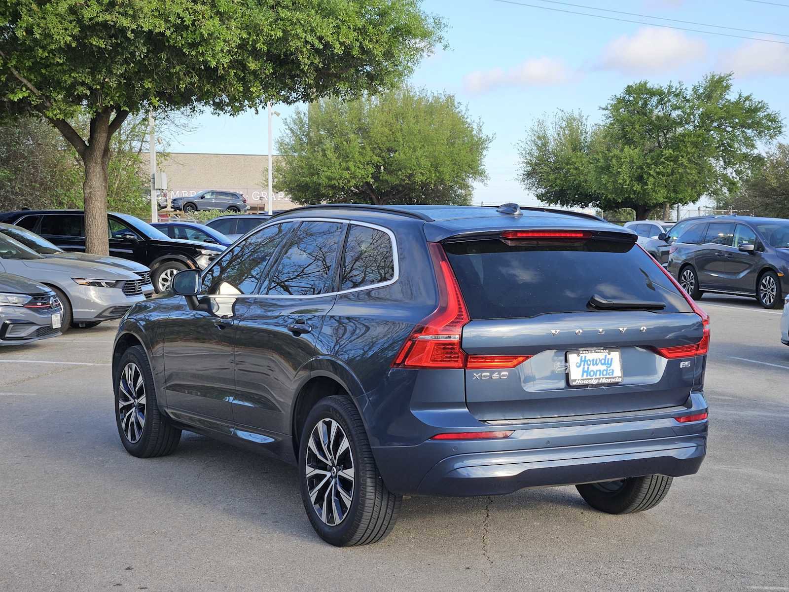 Used 2023 Volvo XC60 B5 Core w/ Climate Package image 5