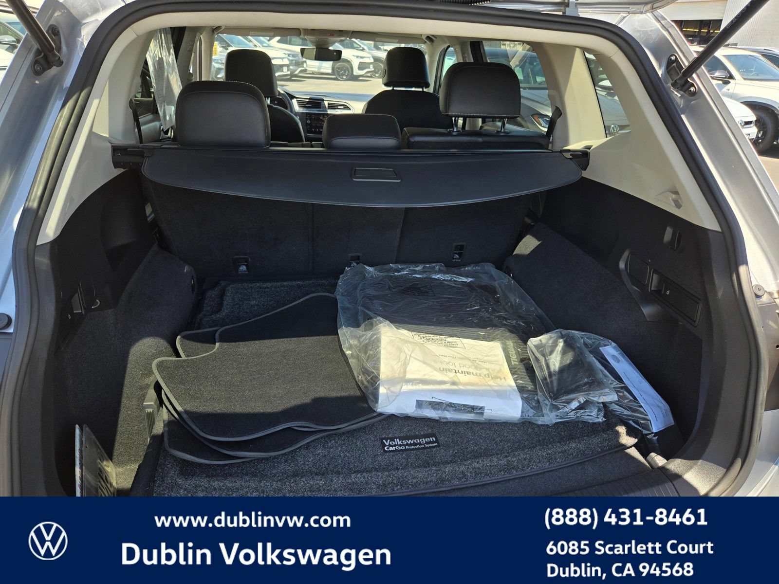 Certified 2023 Volkswagen Tiguan SE w/ Panoramic Sunroof Package AWD/4WD image 23