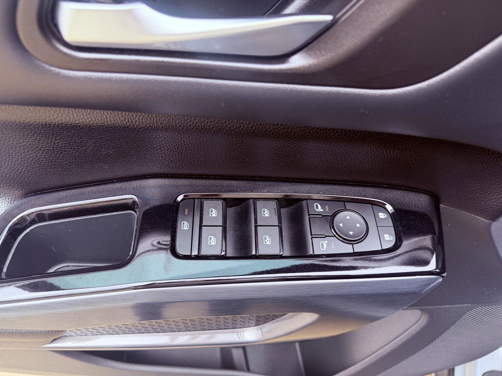 Used 2024 Nissan Pathfinder SL image 13